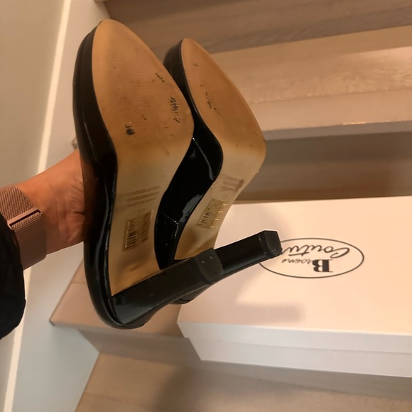 Navy High Heeled Platform Pumps with Glossy Finish and Textured Material - Picture 3 of 4